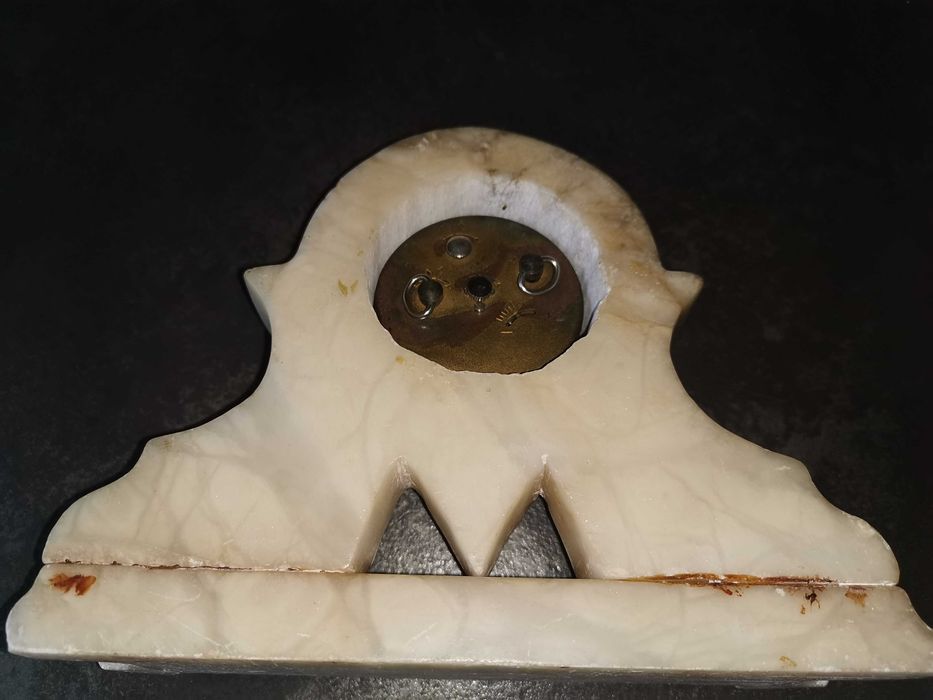 budzik drużba  ze słoniem w obudowie z marmuru