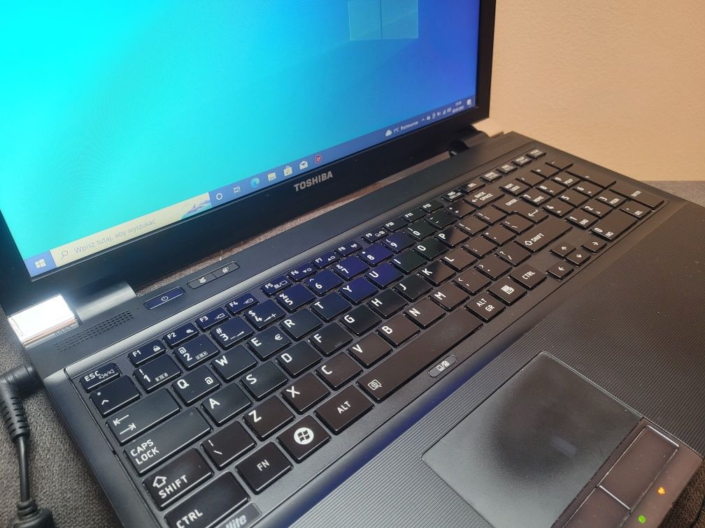 Laptop Komputer Toshiba- Intel i5, 4gb ram, dysk 500gb, Szybki! 15,6"