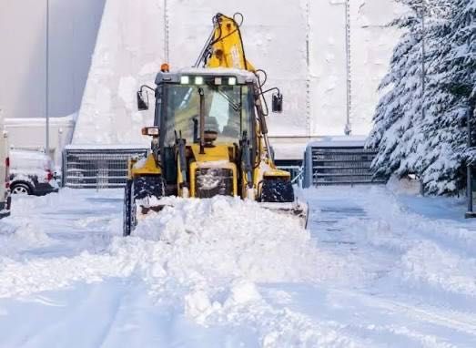 Odśnieżanie parkingów, placów, chodników i dróg