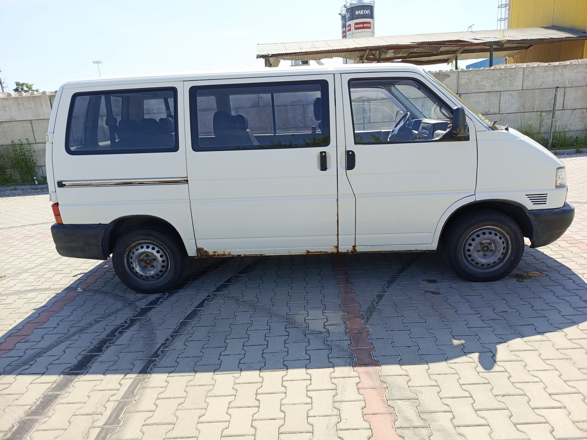 VW. Transporter.2.5TDI 102 KM. 9 osób.