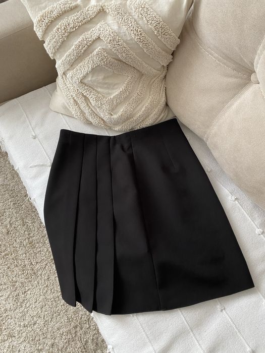 Класична чорна спідниця