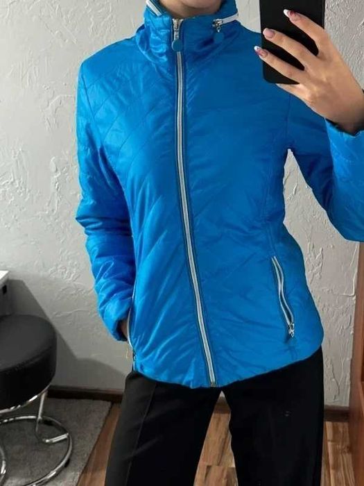 Lekka pikowana kurtka w kolorze niebieskim