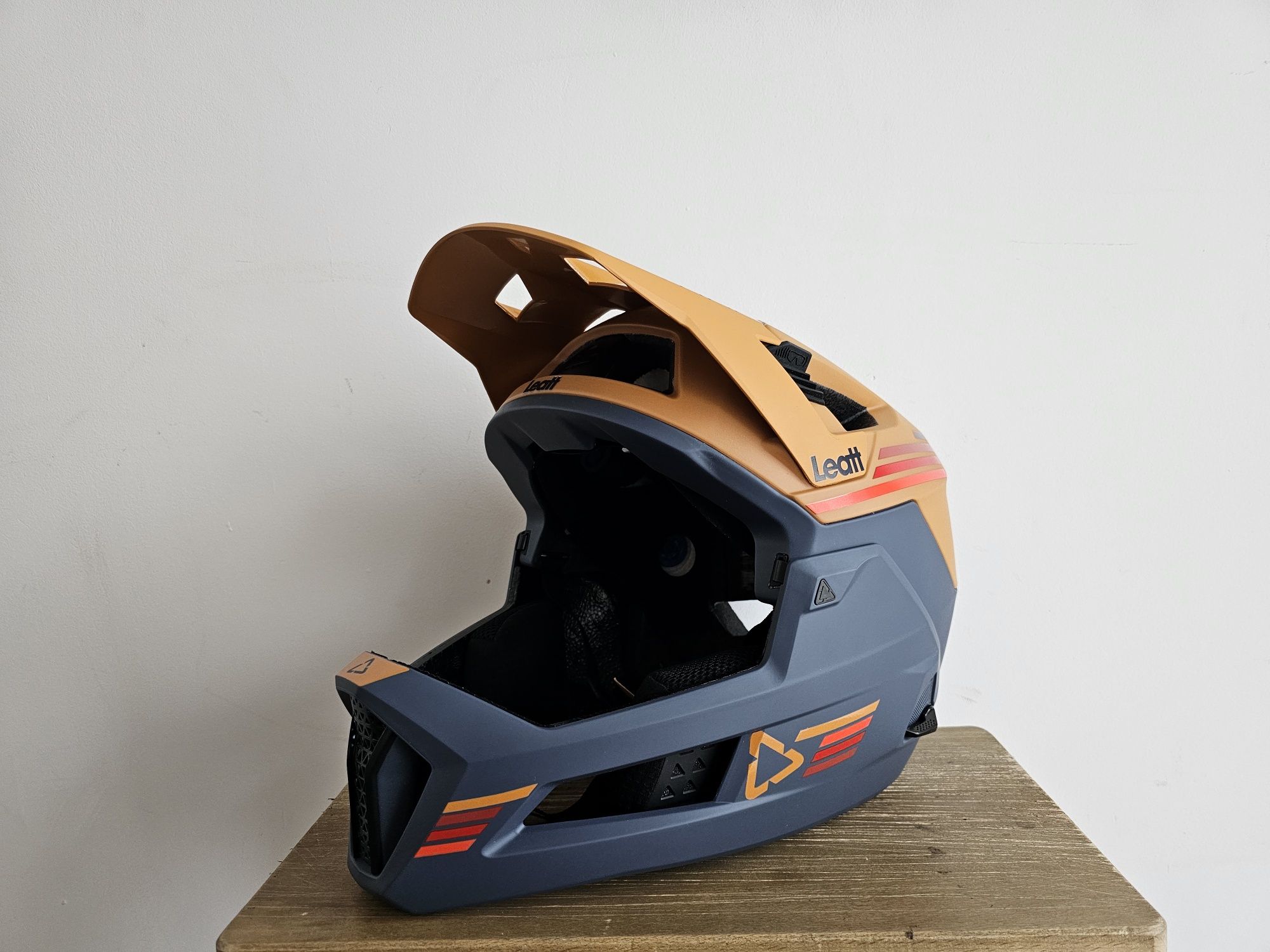 Kask rowerowy Leatt MTB Enduro 4.0 V23 Suede L