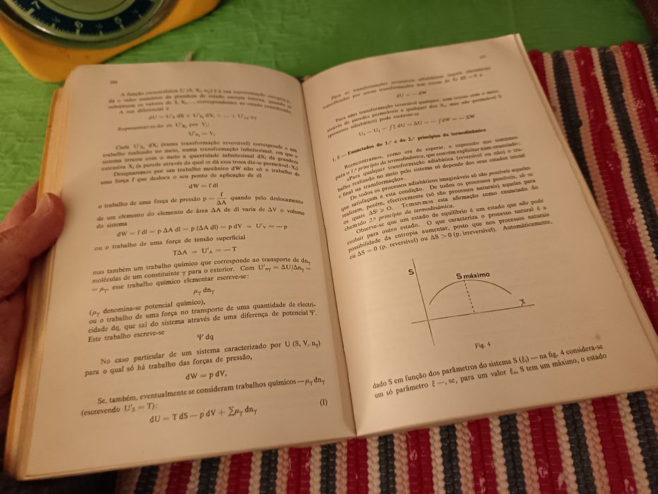 Livro "Física Básica" de Araújo Moreira
