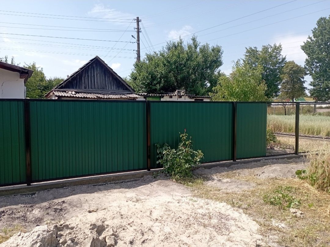 Паркани із металопрофилю