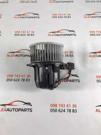 Моторчик пічки AUDI Q5/A5/u0853003