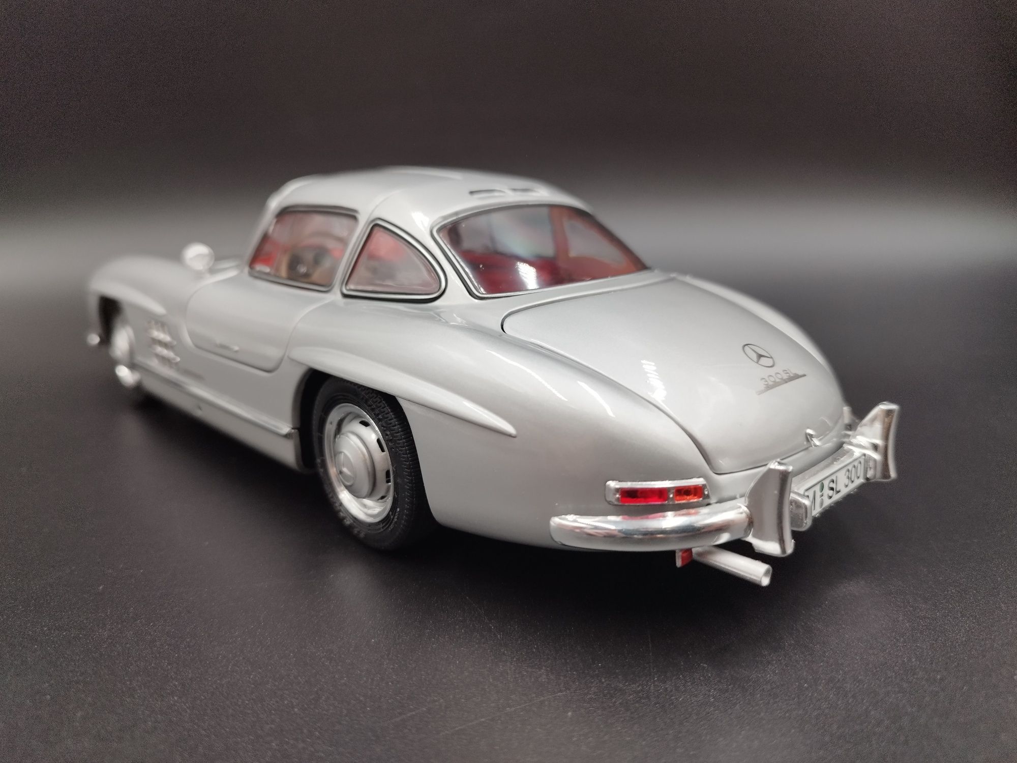 1:18 Schuco 1954/57 Mercedes-Benz 300SL "Gullwing" (W198)  silver