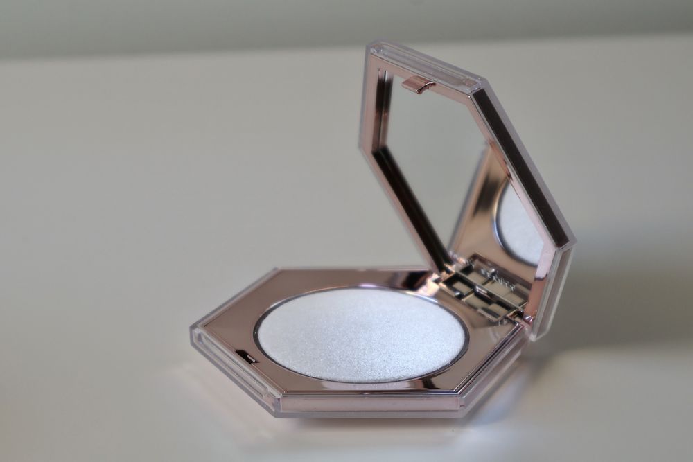 Iluminador Fenty Beauty Diamond Bomb – PORTES INCLUÍDOS