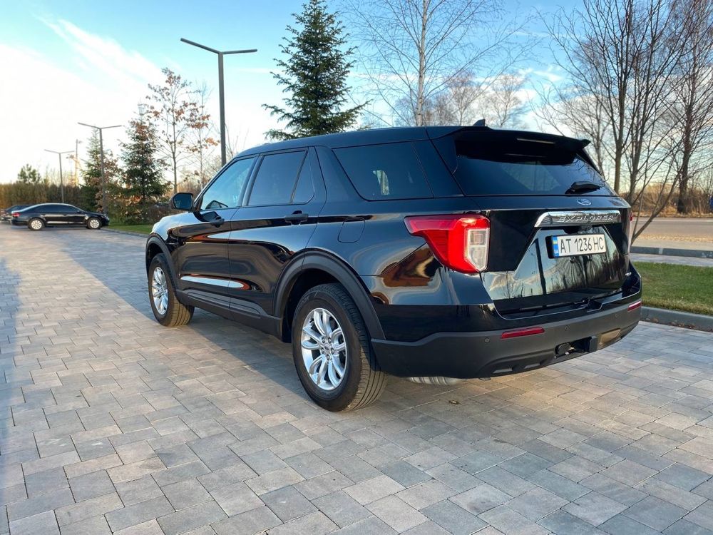 Ford Explorer.  Повний привід.