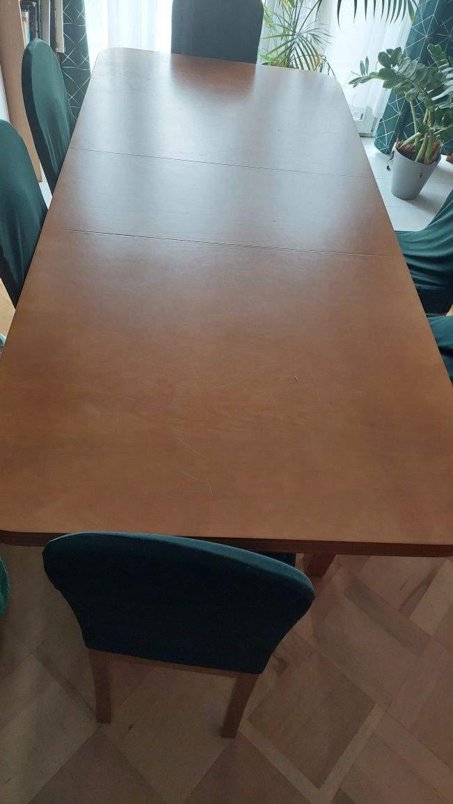Stół rozkladany do jadalni salonu