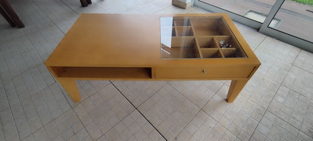 Mesa de centro, para desocupar.