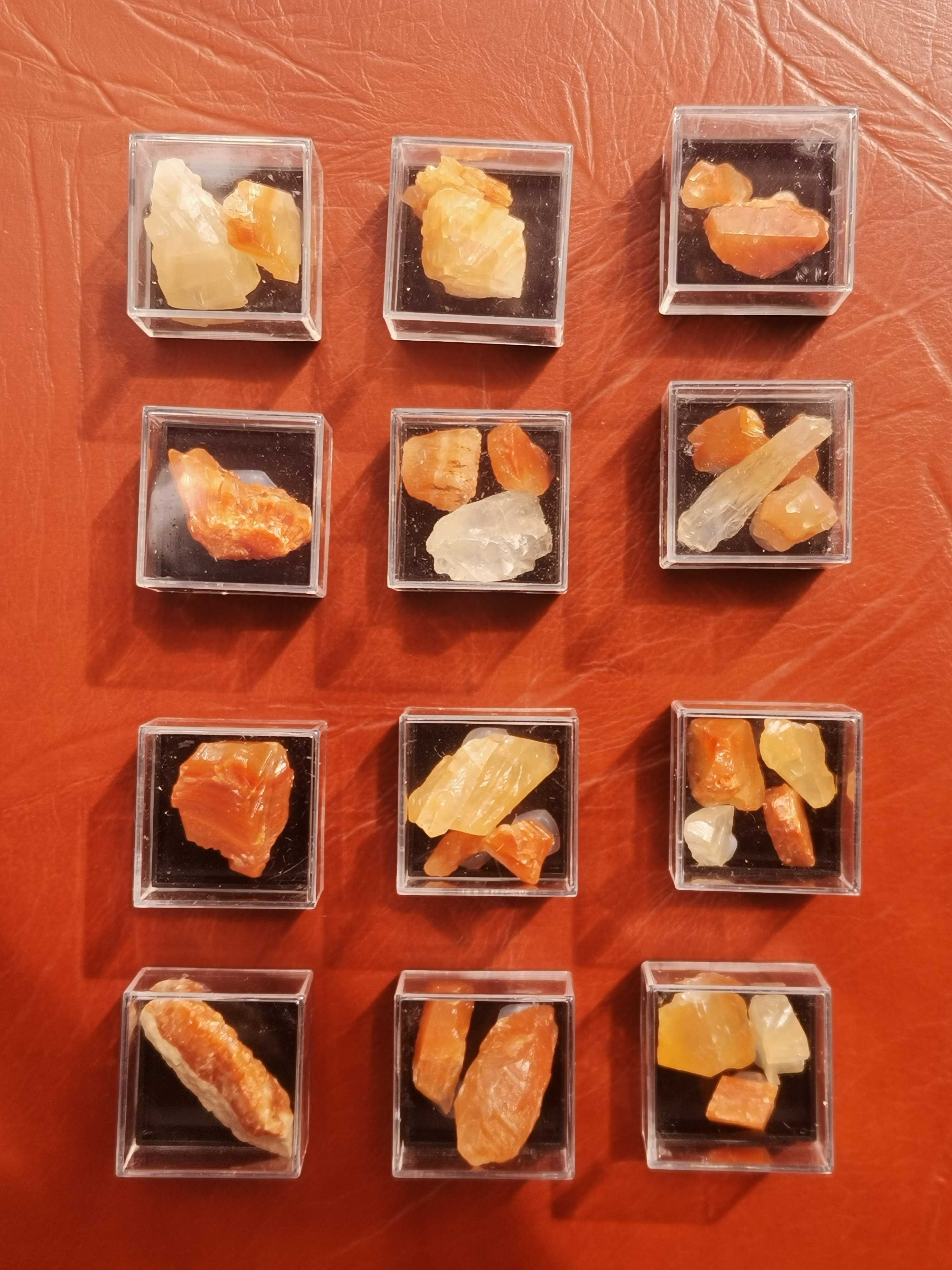 Calcite em caixas de exposição