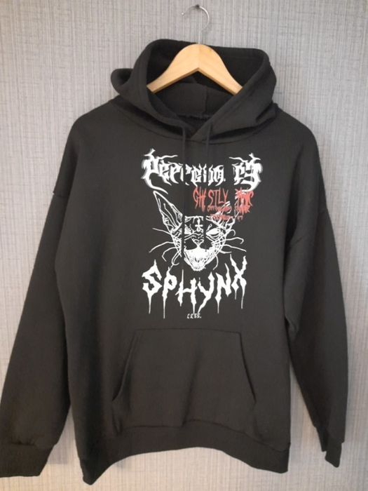 Худи с принтом на флисе.