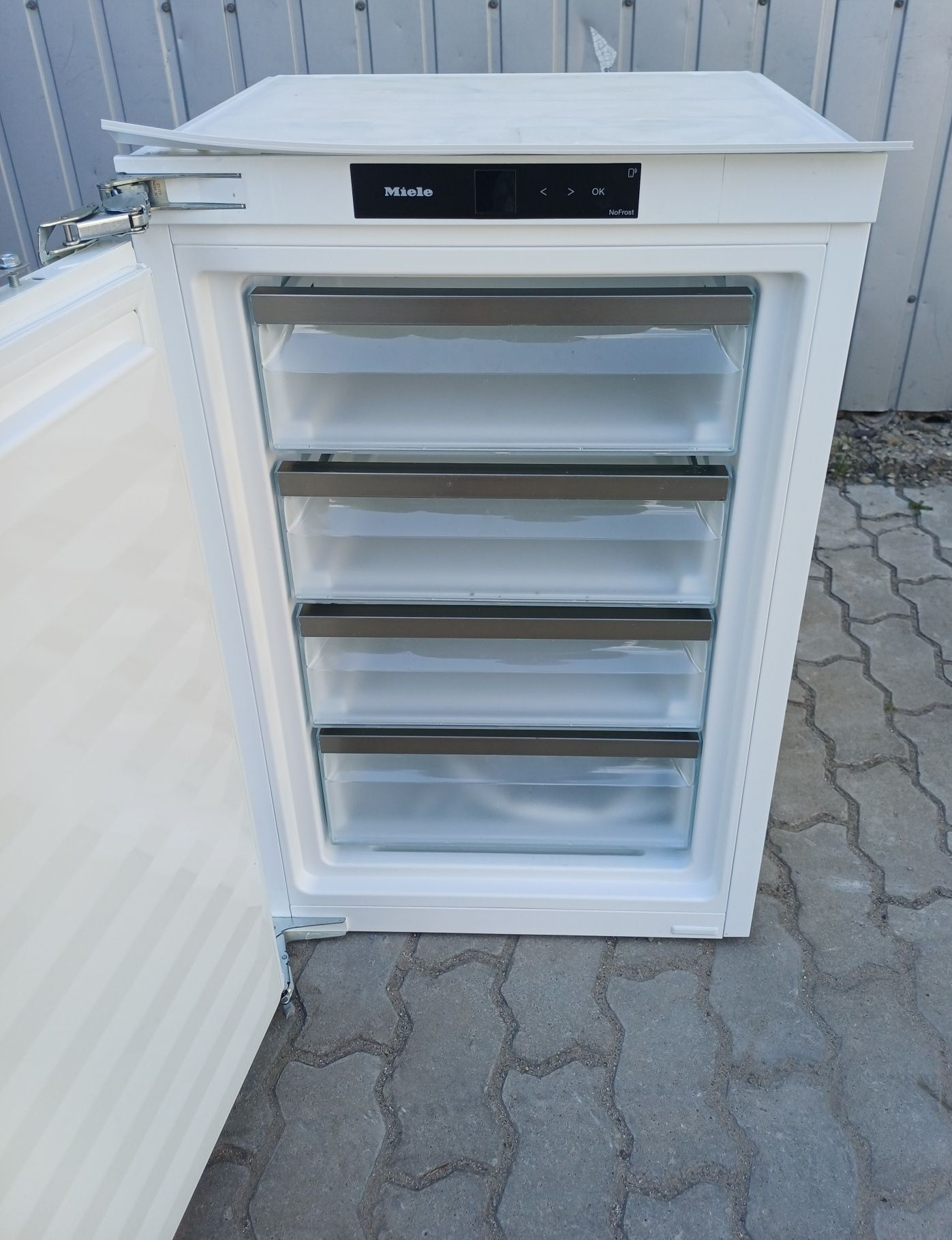 Вбудована морозильна камера Міле Miele FNS7140C no Frost 2025 р