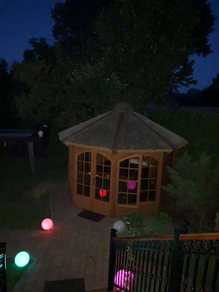 Jacuzzi ogrodowe z altanką
