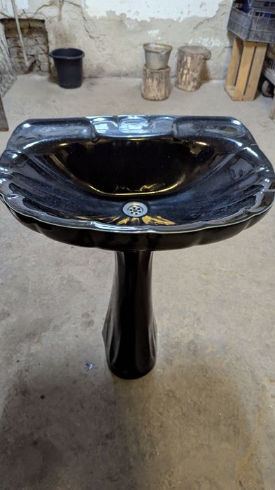 Продам бачки,  умивальник, ноги.