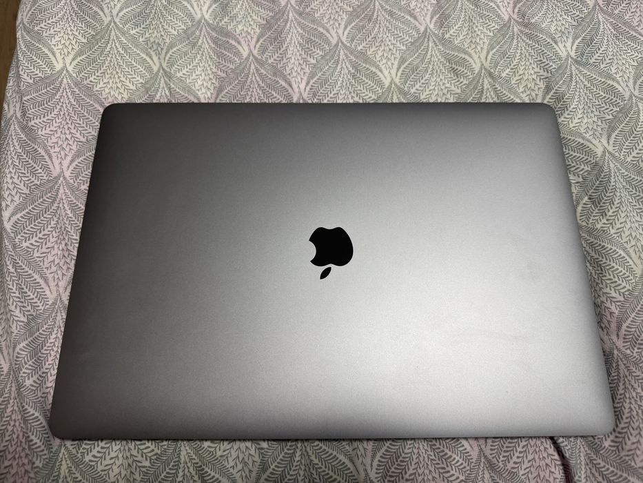 Макбук Про  2019