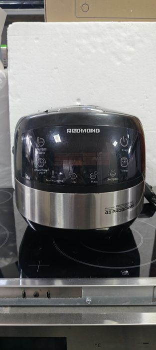 Мультиварка REDMOND RMC-M90.