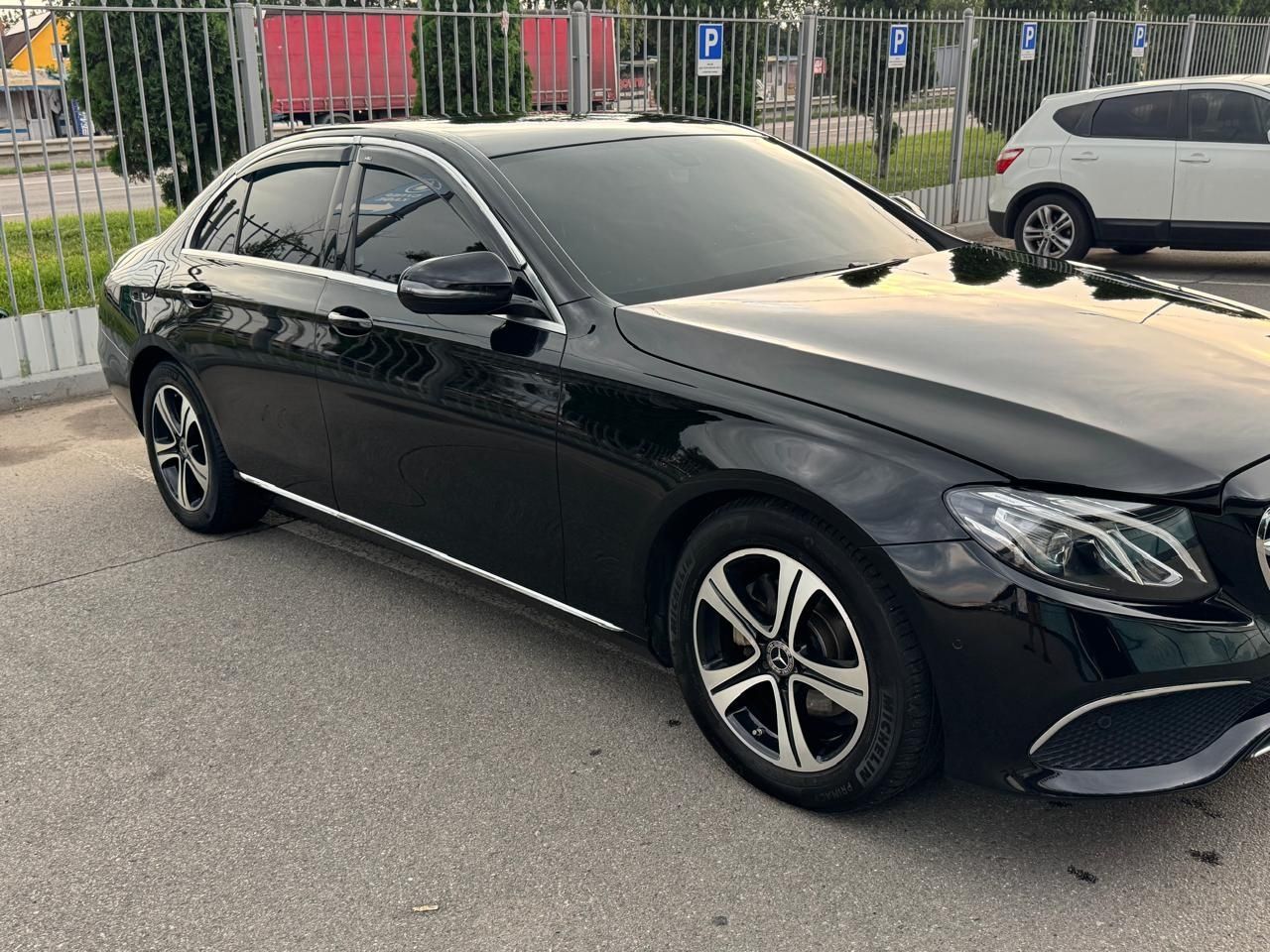 Mercedes E-Class 213 E220 D