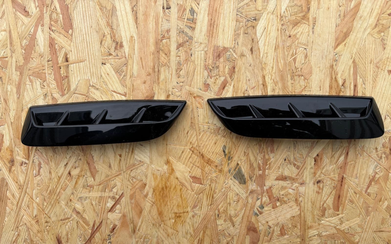 Audi RS 5 Kratka wlot błotnika lewa i prawa 8W6.853.174 i 8W6.853.173
