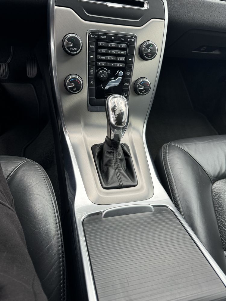 Продам Volvo xc70,2,4d