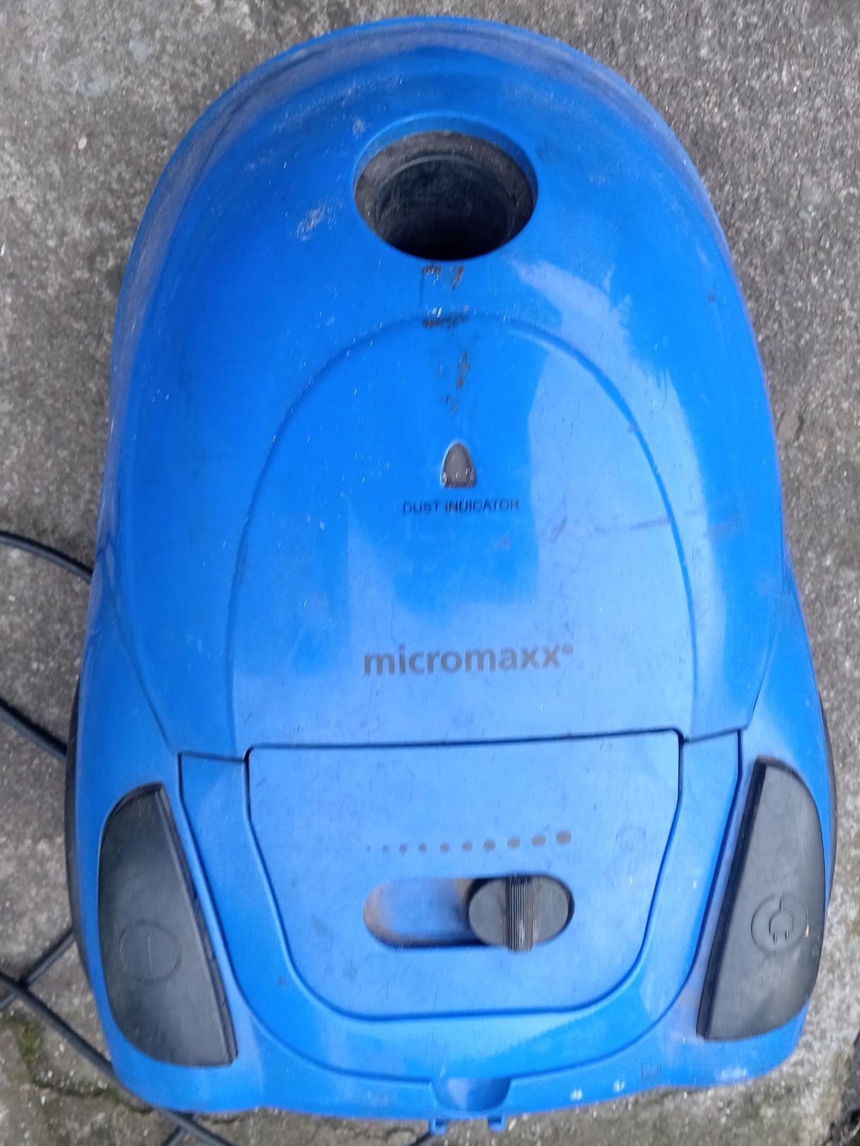 Odkurzacz mikro max kolor niebieski.