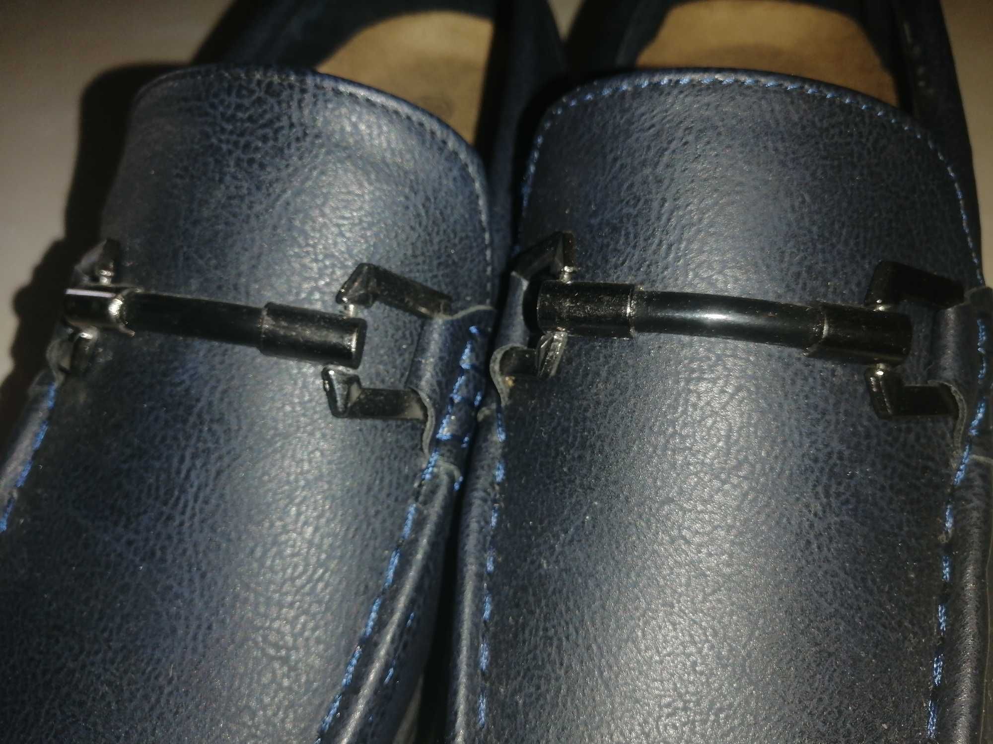 Sapatos de Homem Azuis Escuros (Tamanho 39)