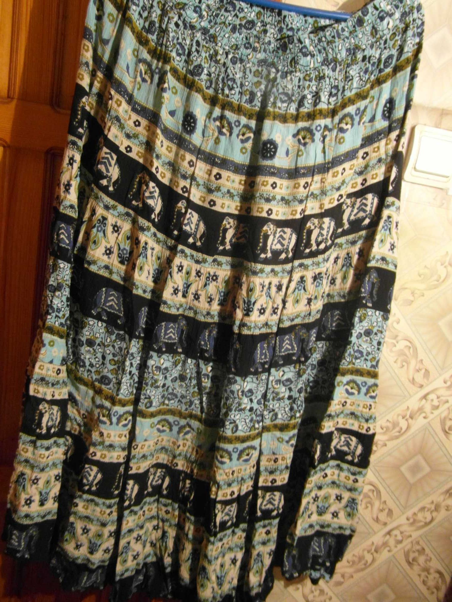 Вискозная  легкая юбка ,евро размер  16.