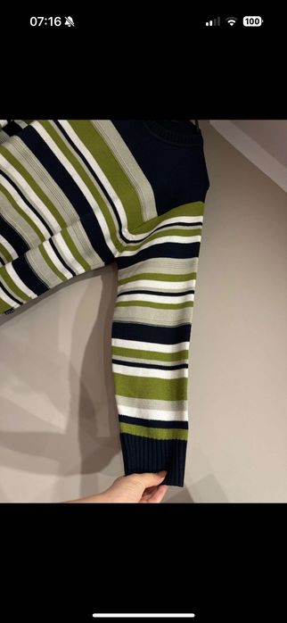 Sweter w paski zielone