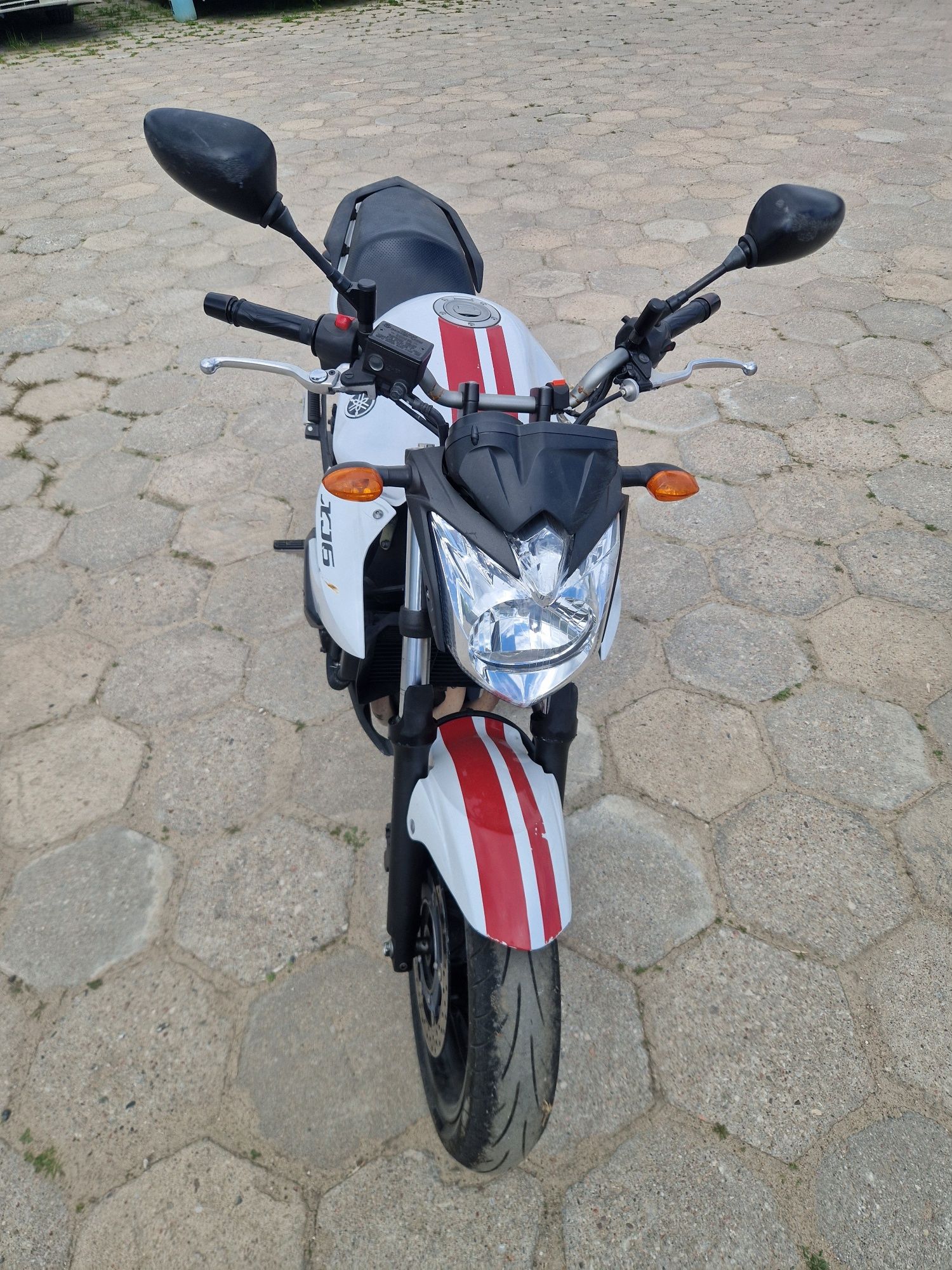 YAMAHA XJ6 2011 r A2