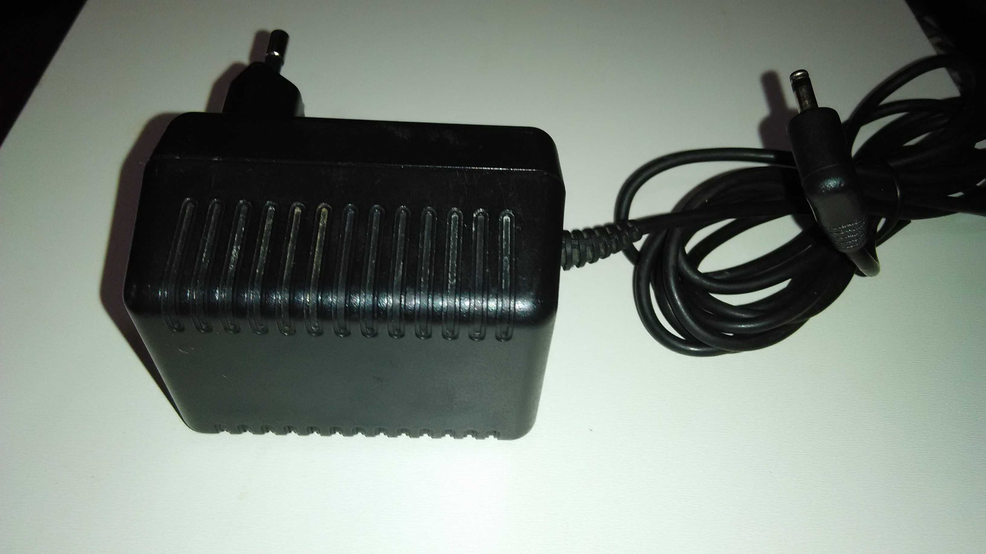 Оригинальное сетевое зарядное устройство MOTOROLA SPN4989A 3.6V 600mА
