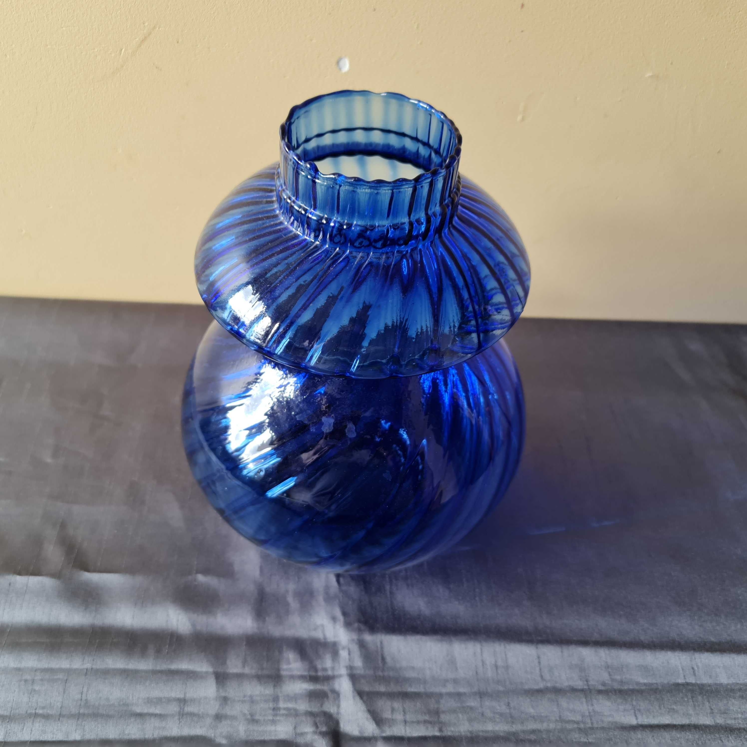 Duży wazon z niebieskiego szkła - PRL
