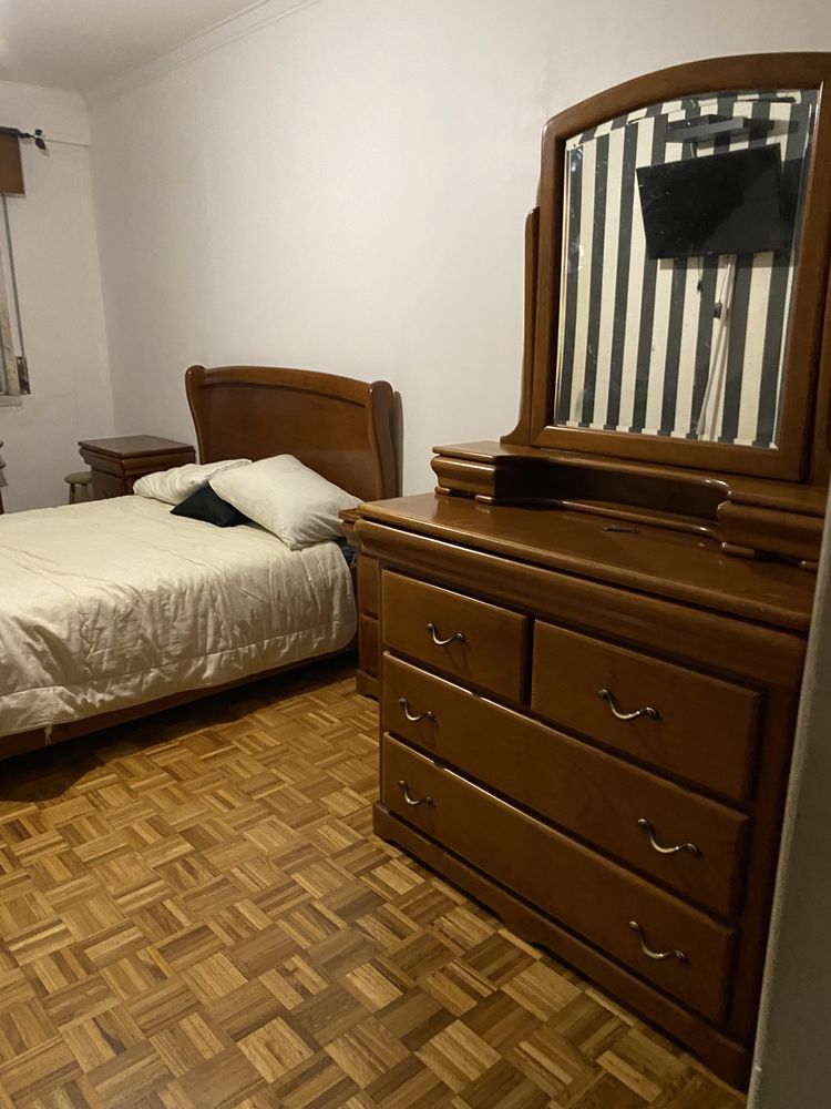 Quarto individual em massama , ambiente familiar e bem arejado…com tv