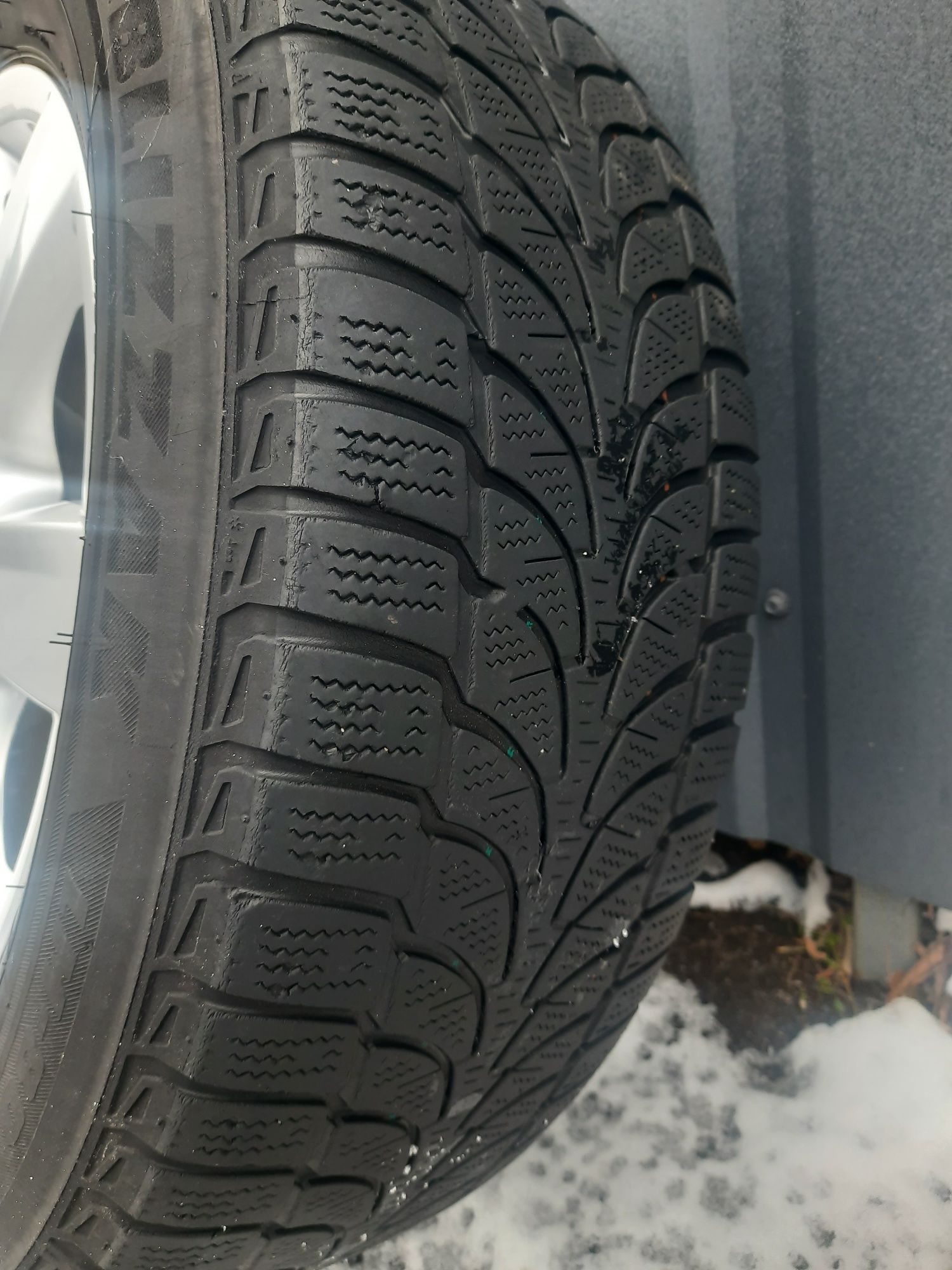 Touareg BRIDGESTONE 235/65 R 17. Зима.