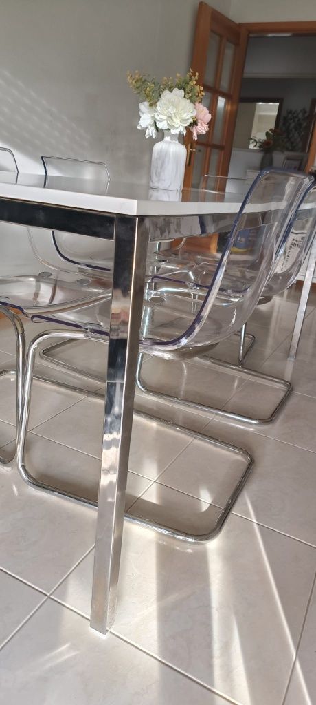 Mesa de sala com cadeiras ikea