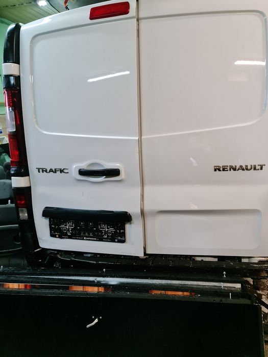 Drzwi prawy lewy tył trafic III lift 2020r long kolor OV369