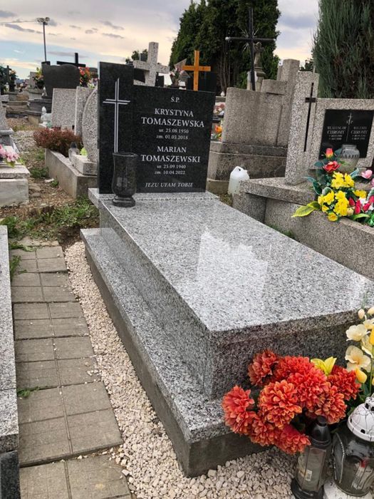 Nagrobek granitowy montaż napisy 6300 zl