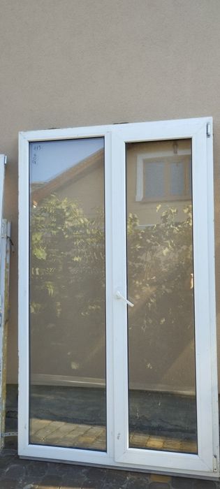 Продам вікна та двері металопластикові.