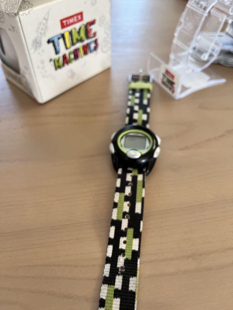 Годинник timex