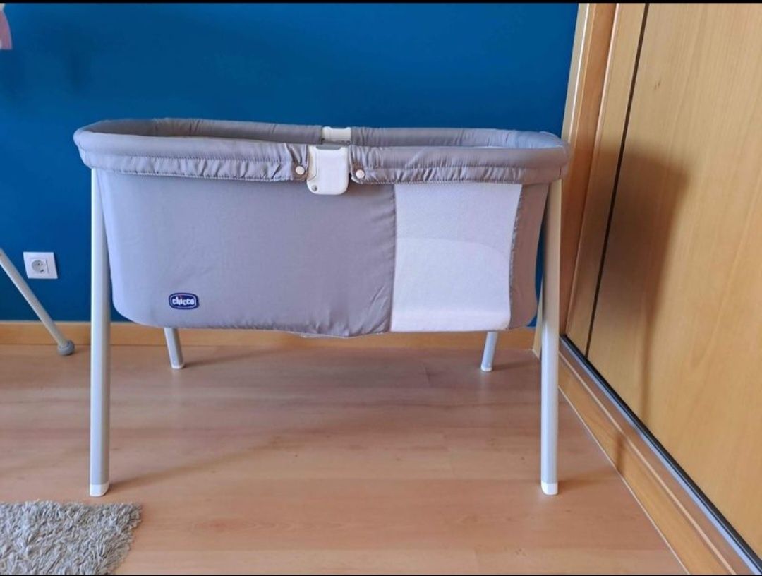 Berço chicco cinzento