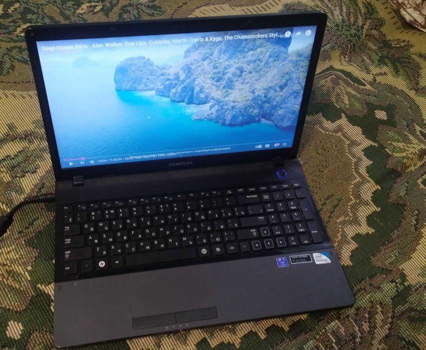 Samsung NP300e5x 15.6"/B960 2*2,2 /610M/ RAM 4 ГБ/ новий SSD 120ГБ