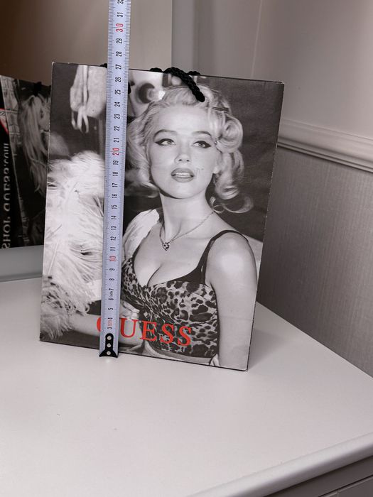 Torebka papierowa torba Guess nowa czarno-biała logowana