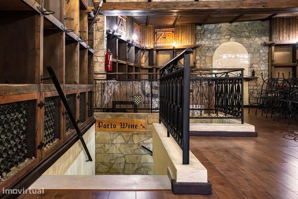 Garrafeira Exclusiva no Coração de Carvoeiro - Algarve