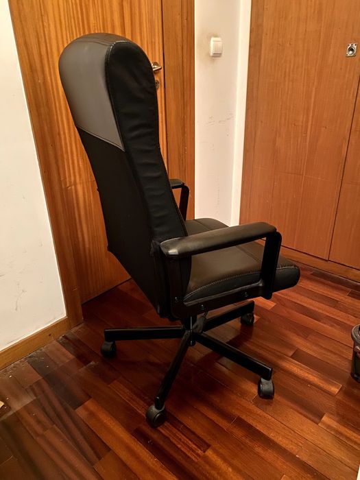 Cadeira de escritório MILLBERGET com muito pouco uso