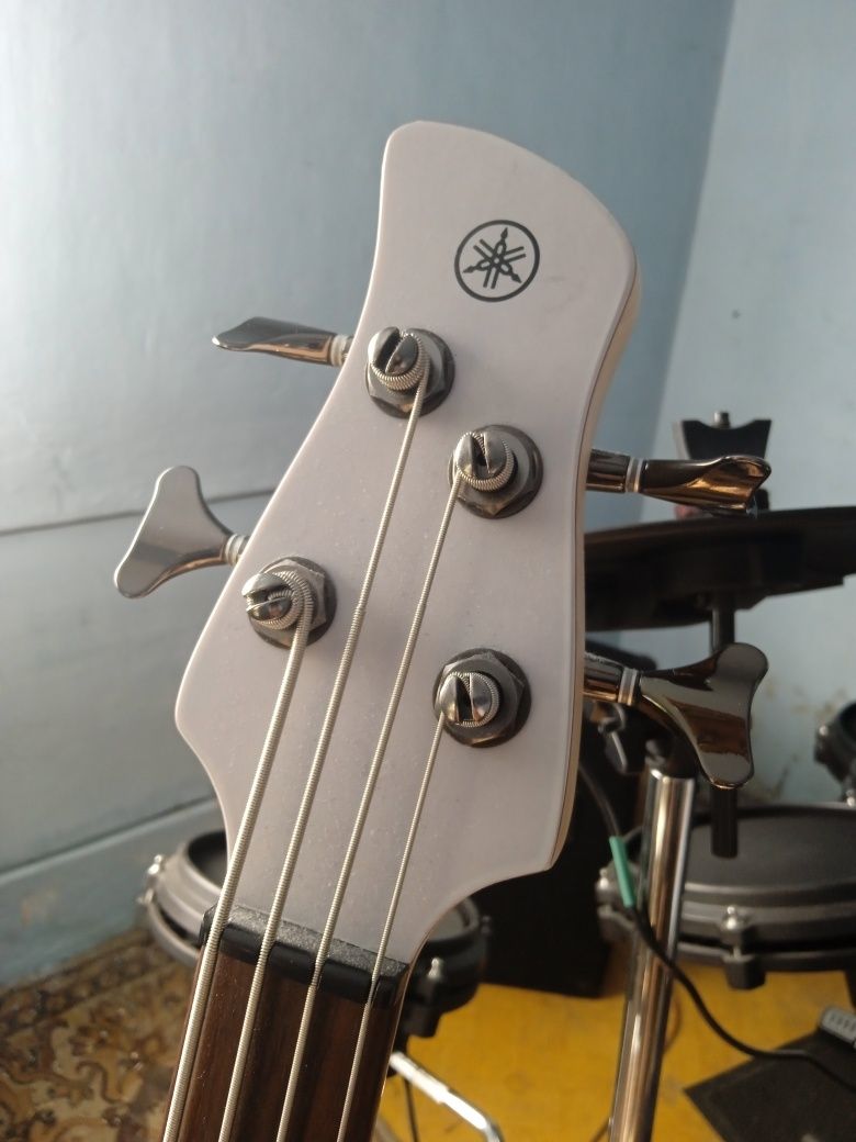 Bas Yamaha TRBX 504 +pokrowiec