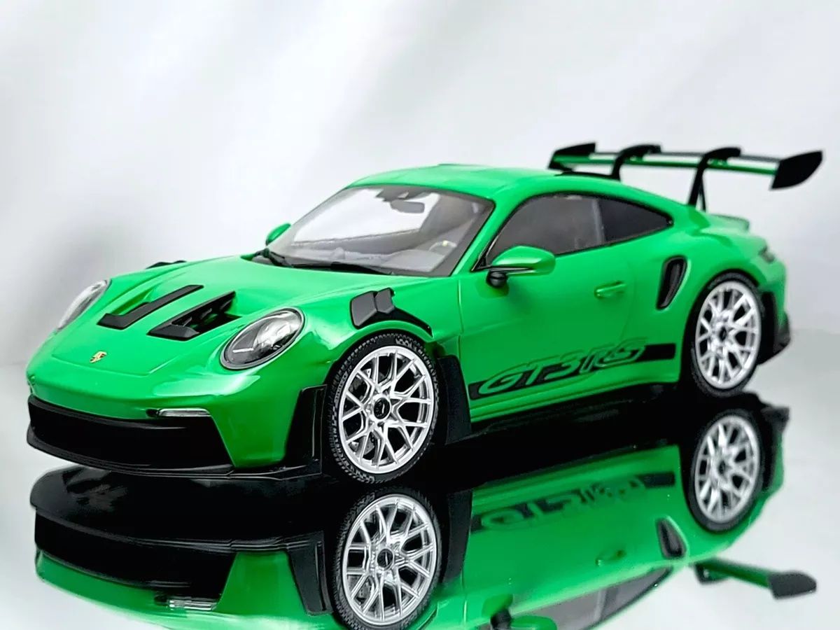Minichamps 1:18 porsche 911 (992) GT3 RS ano 2023