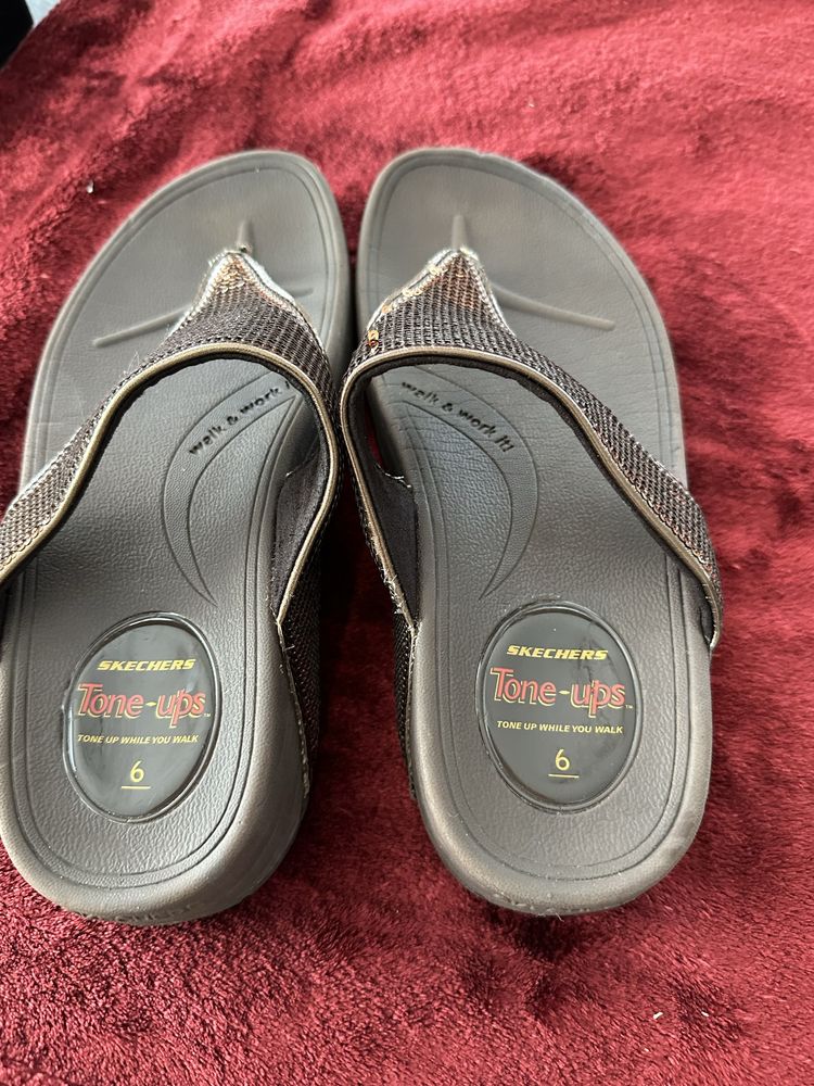 SKECHERS Tone Ups ,klapki damskie
