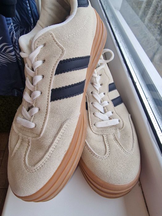 Кеди жіночі в гарному стані