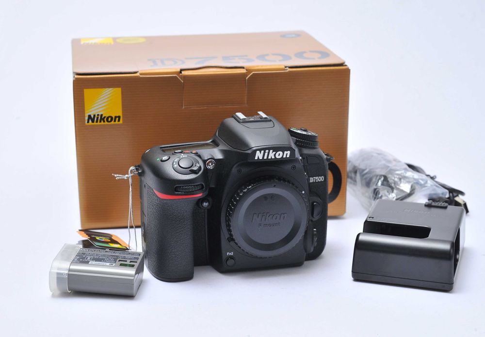 Nikon D7500 (seminova)