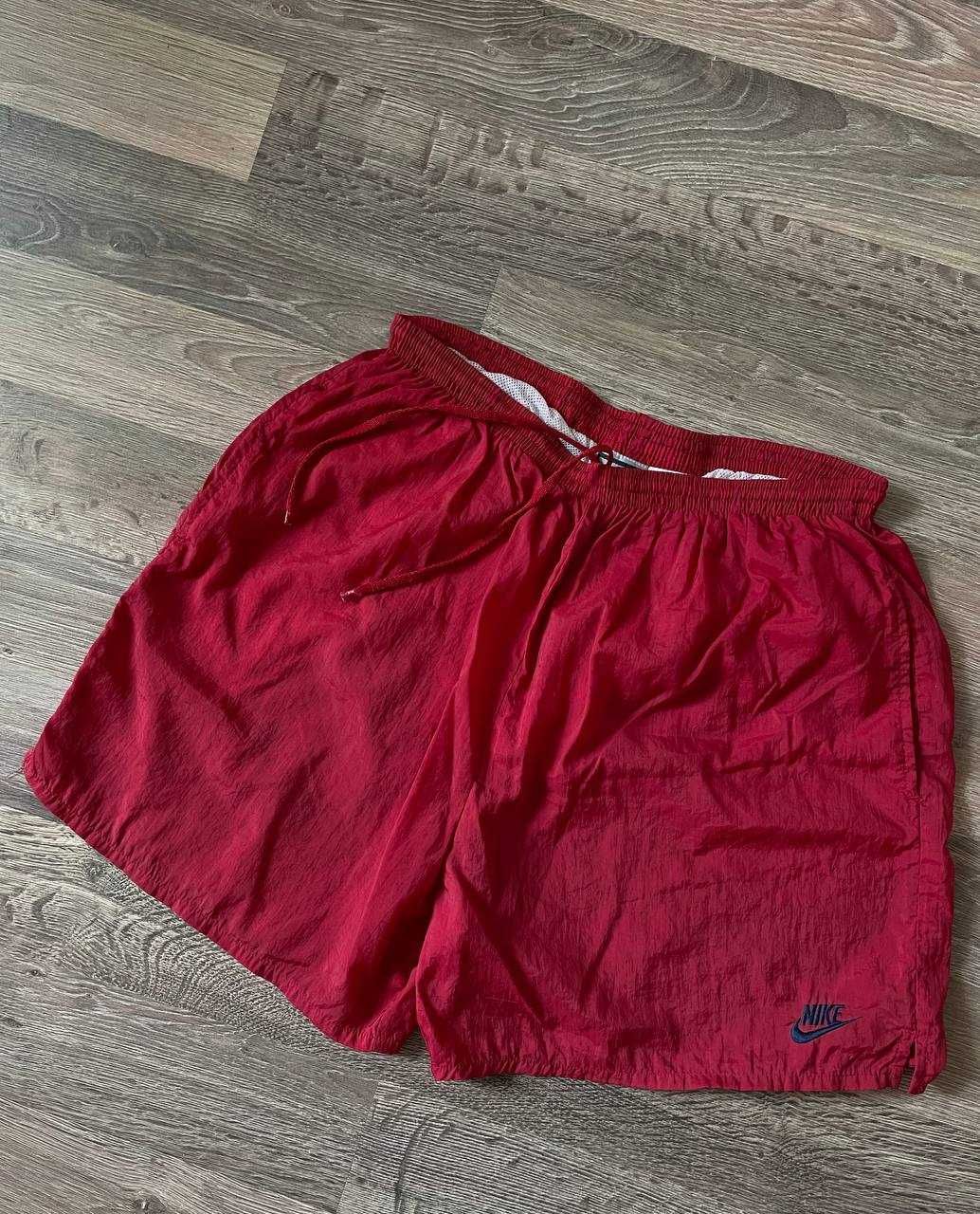 Вінтажні спортивні шорти Nike